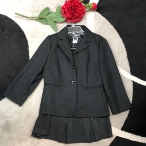 Size 6P skirt suit